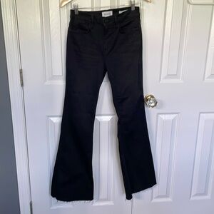 Frame Le Easy Flare. High-Rise. Size 28. Gently worn. Excellent condition.